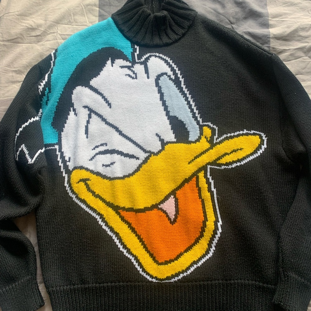 Good conditions is and oversizes sweater